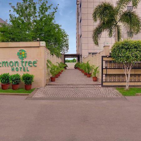 Lemon Tree Hotel, Ноида Екстериор снимка