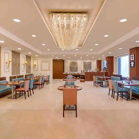 Lemon Tree Hotel, Ноида Екстериор снимка