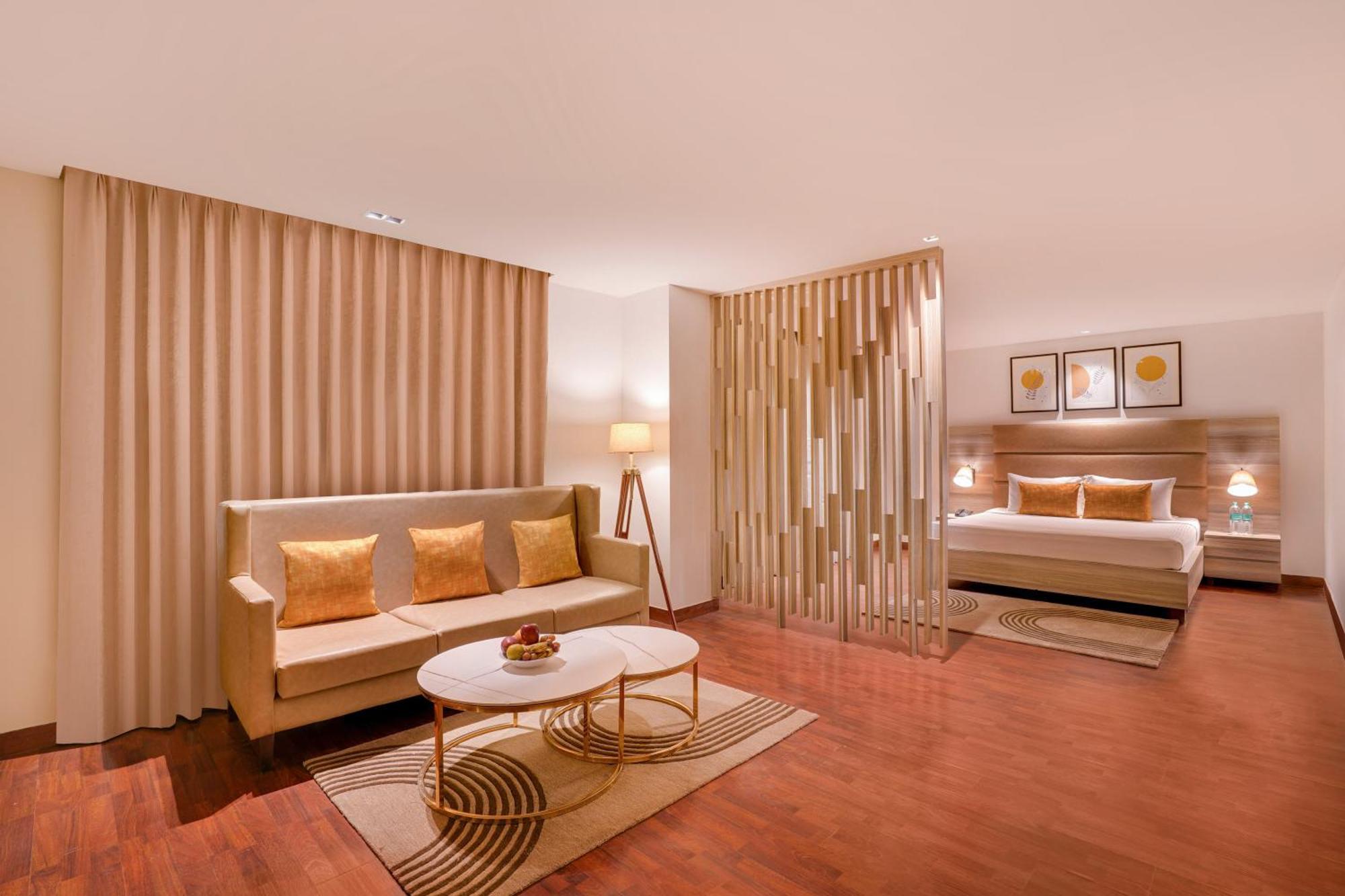 Lemon Tree Hotel, Ноида Екстериор снимка