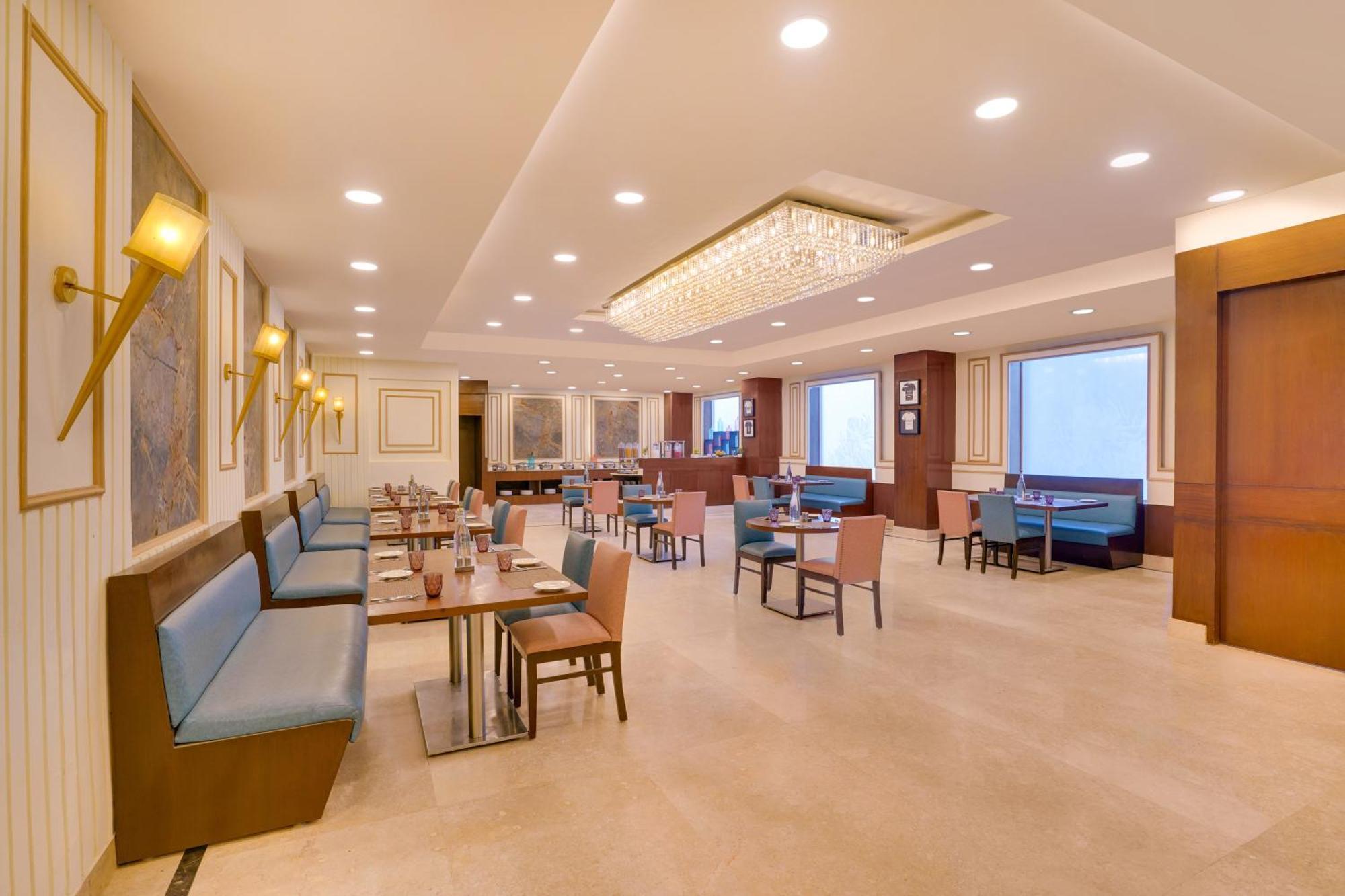 Lemon Tree Hotel, Ноида Екстериор снимка