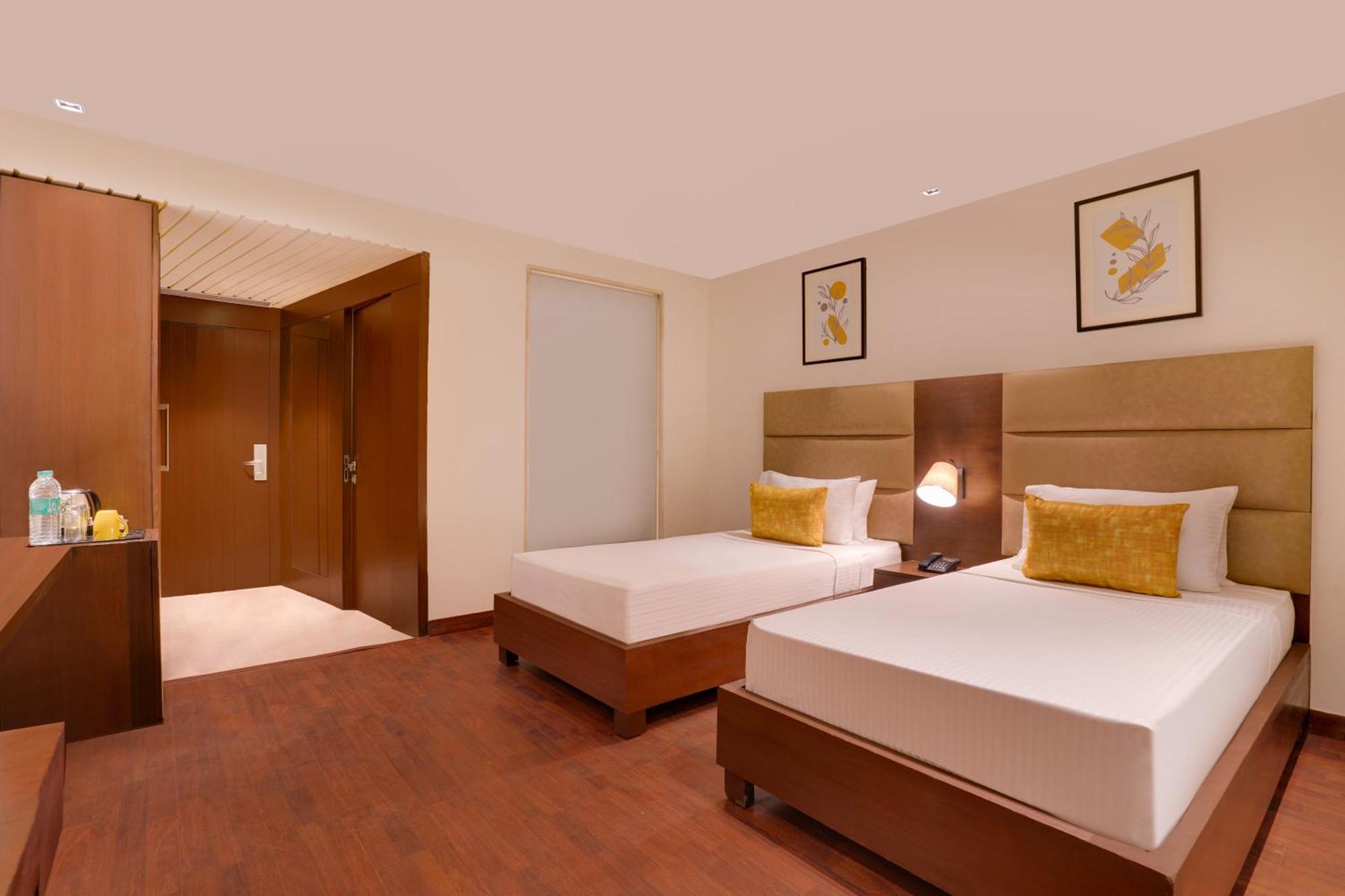 Lemon Tree Hotel, Ноида Екстериор снимка
