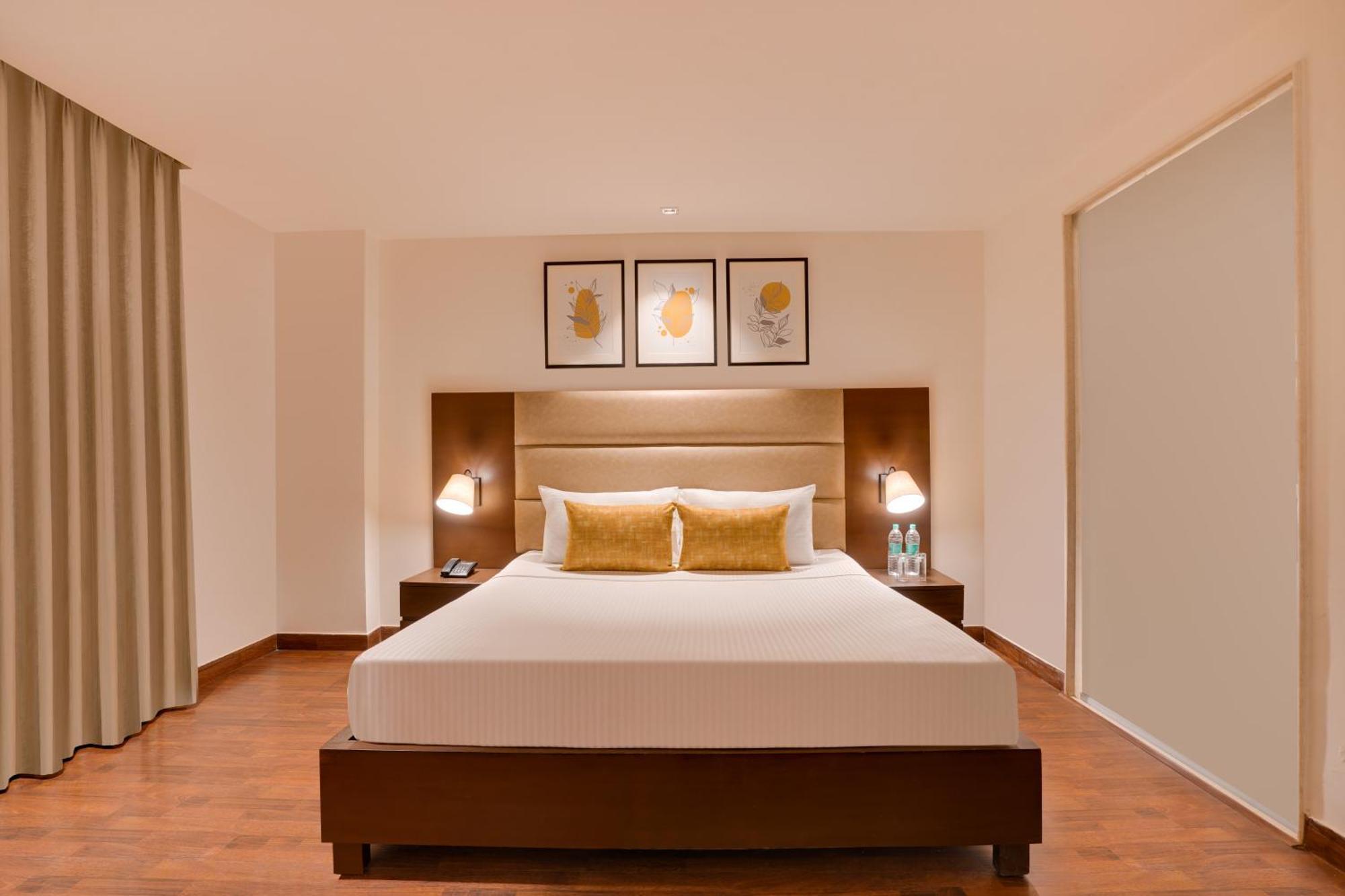 Lemon Tree Hotel, Ноида Екстериор снимка