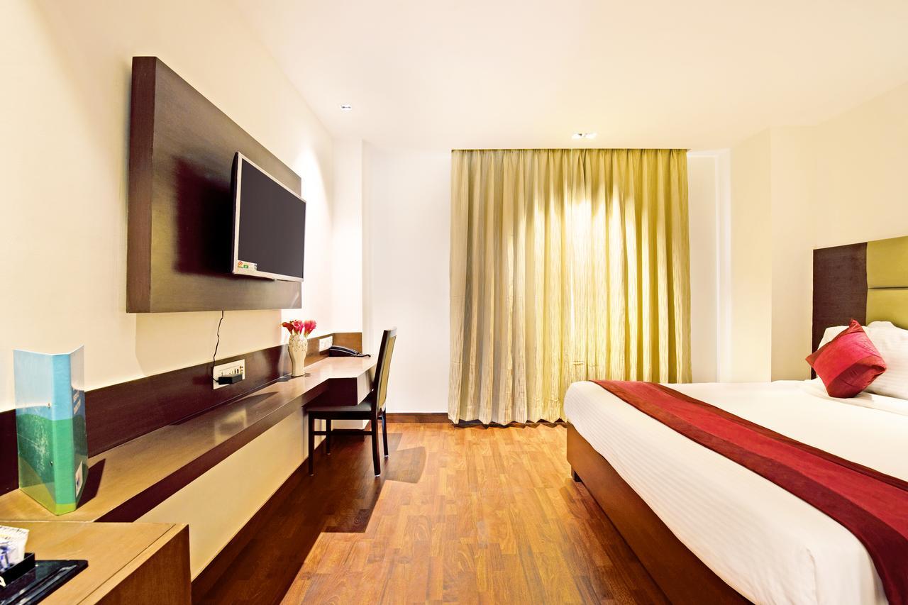 Lemon Tree Hotel, Ноида Екстериор снимка