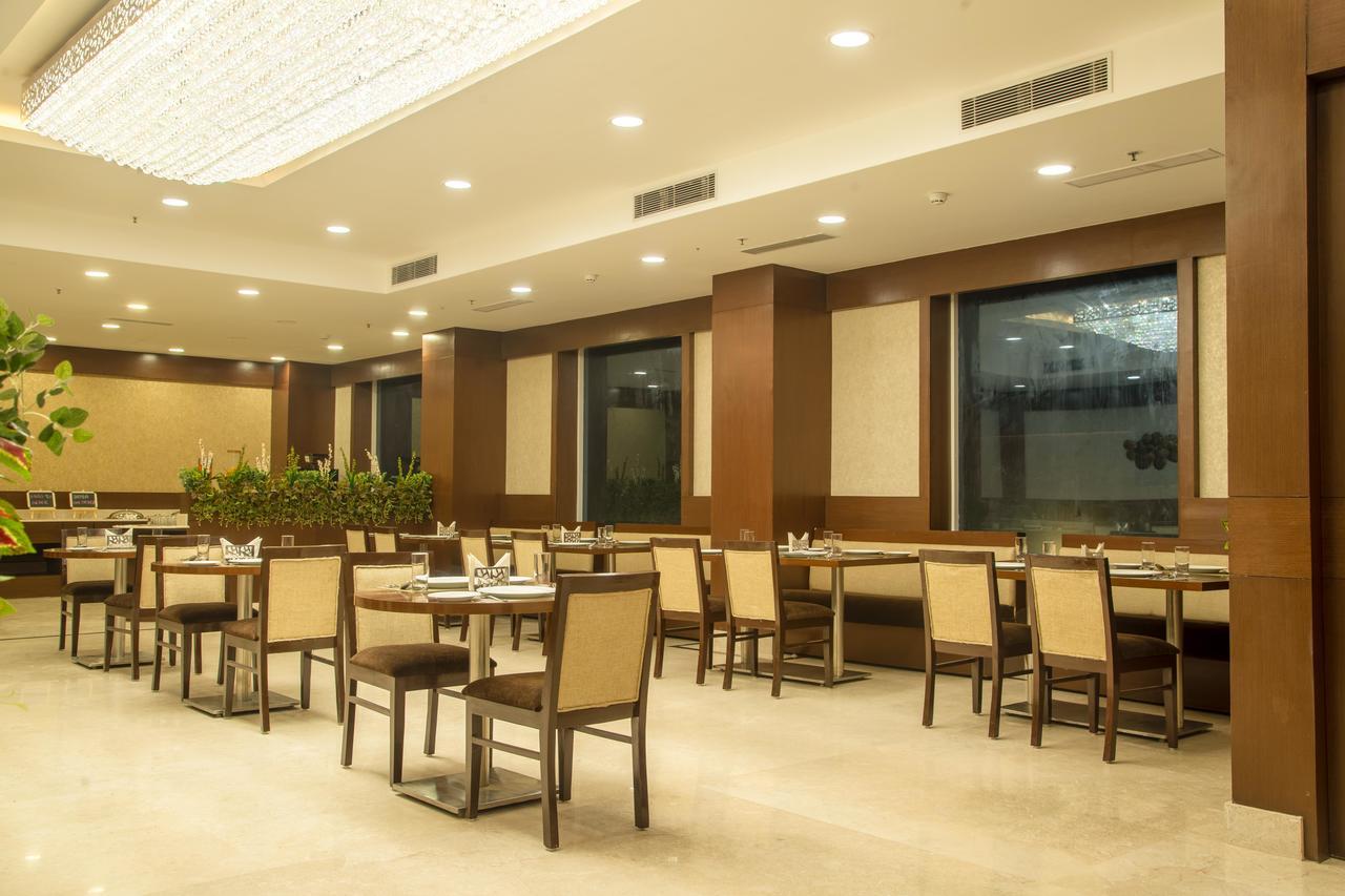 Lemon Tree Hotel, Ноида Екстериор снимка