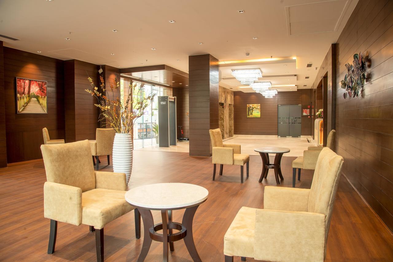 Lemon Tree Hotel, Ноида Екстериор снимка