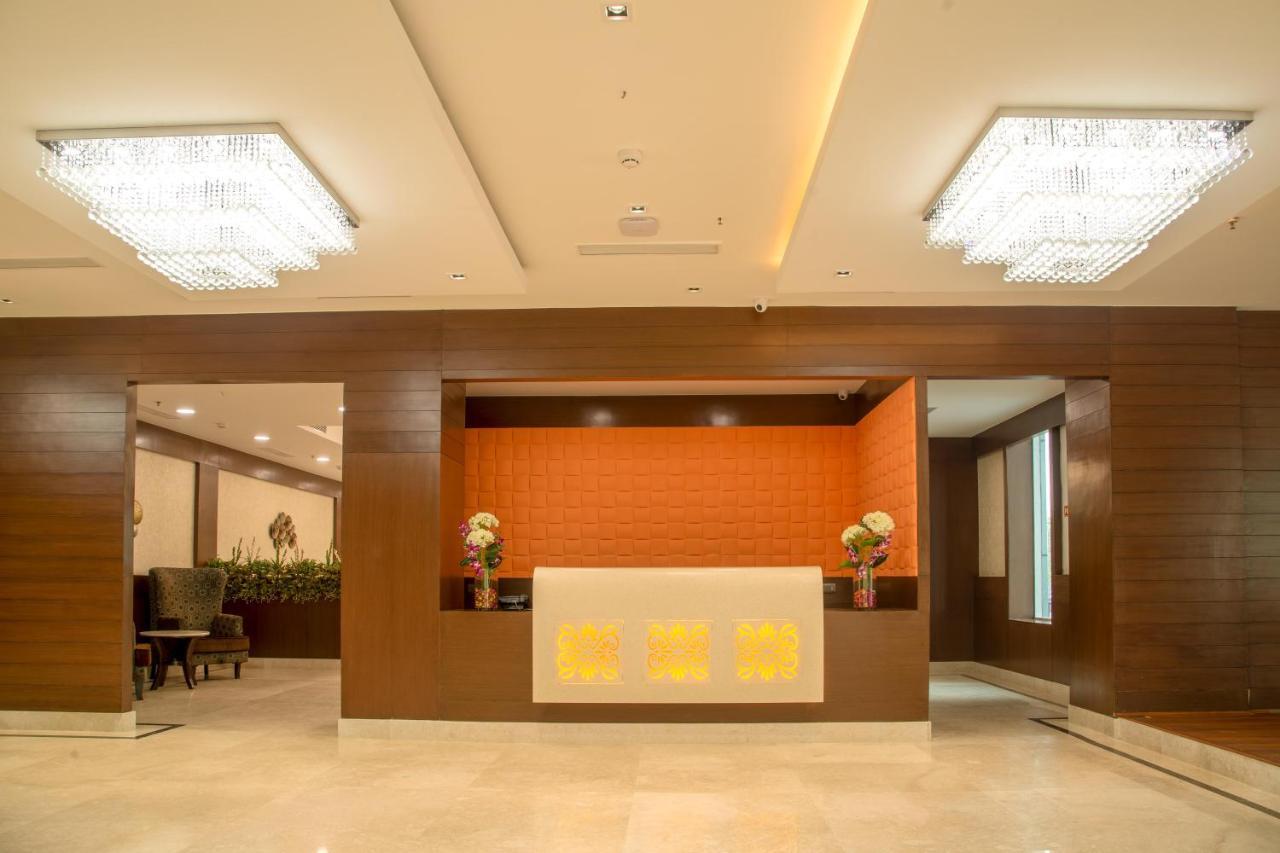 Lemon Tree Hotel, Ноида Екстериор снимка