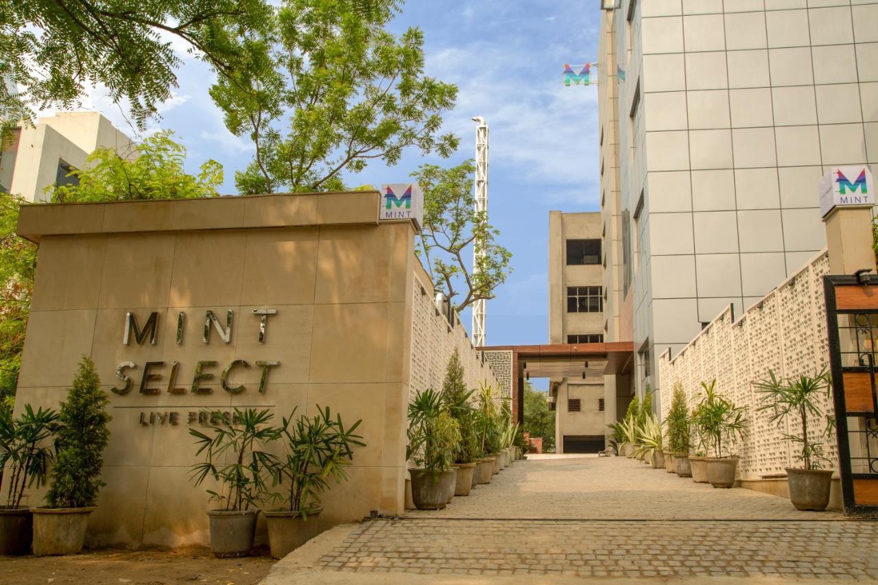 Lemon Tree Hotel, Ноида Екстериор снимка