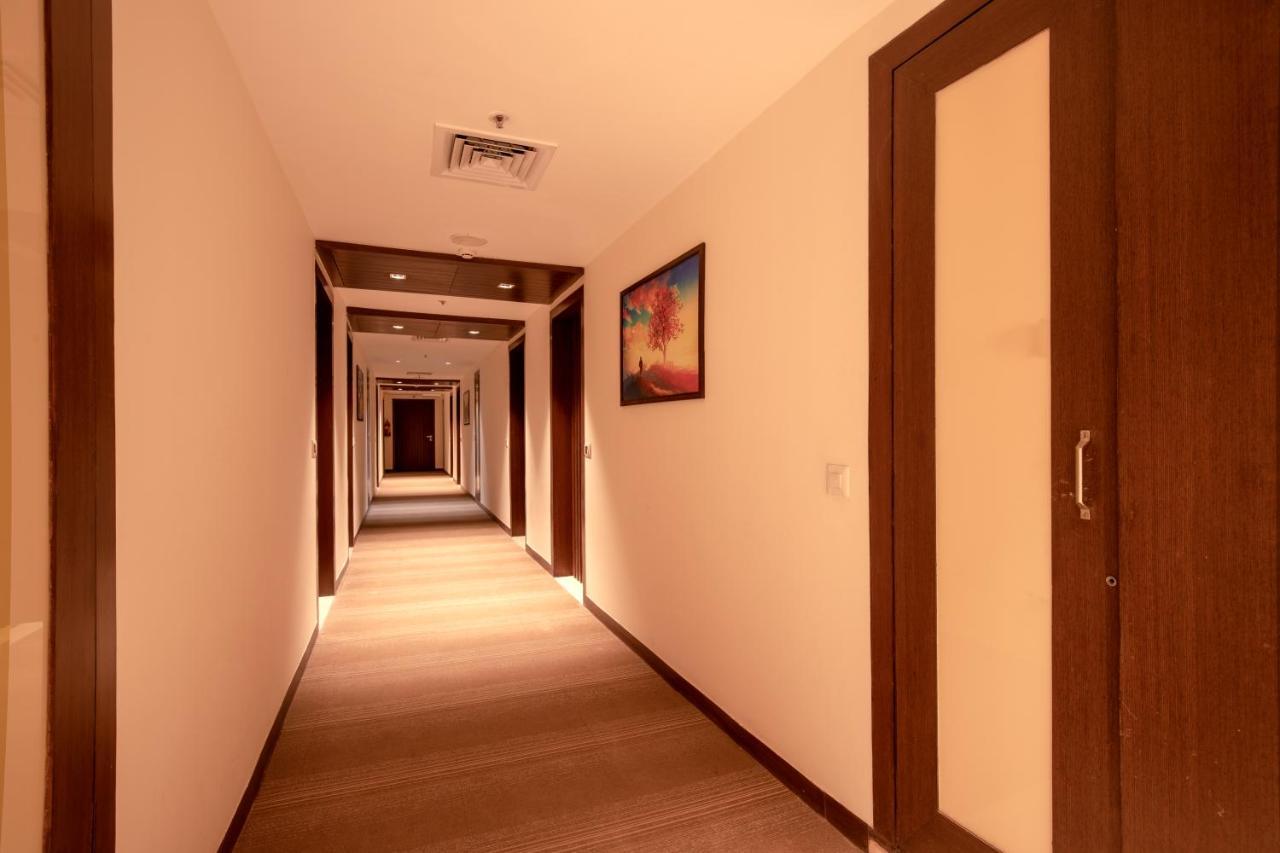 Lemon Tree Hotel, Ноида Екстериор снимка