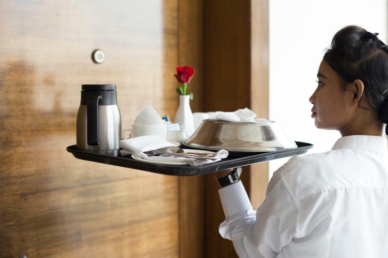 Lemon Tree Hotel, Ноида Екстериор снимка