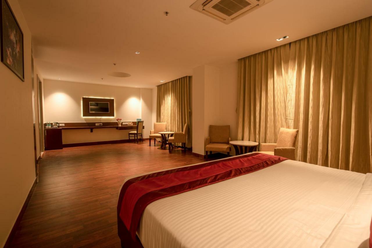 Lemon Tree Hotel, Ноида Екстериор снимка