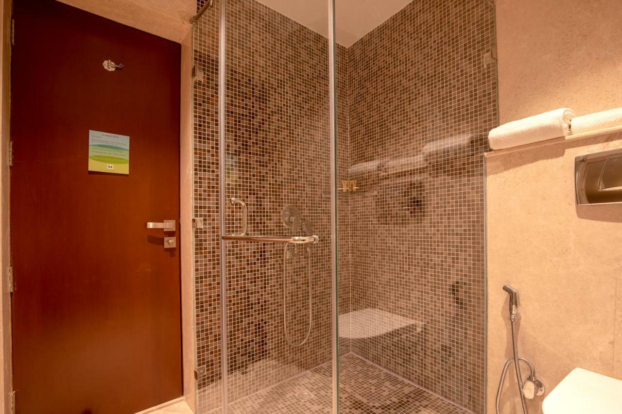 Lemon Tree Hotel, Ноида Екстериор снимка